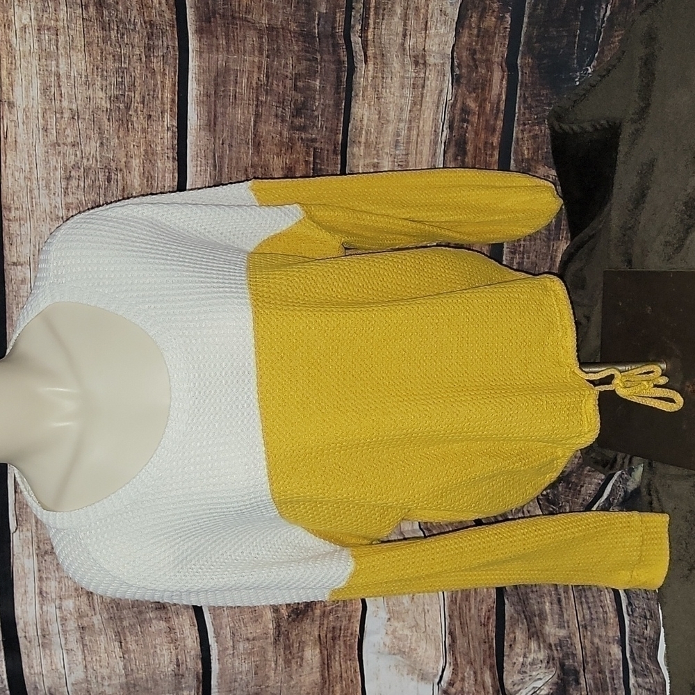 Vintage Looking Sweater. Yellow And White Knit. Plus Size 2x